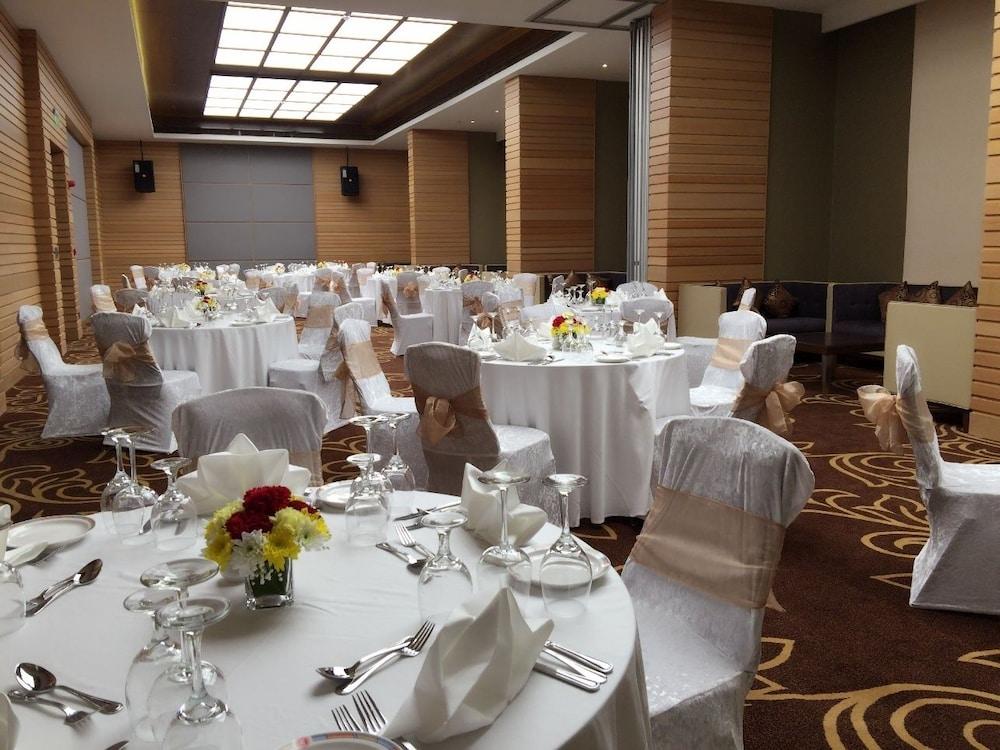 Ramee Rose Hotel Manama Exteriör bild